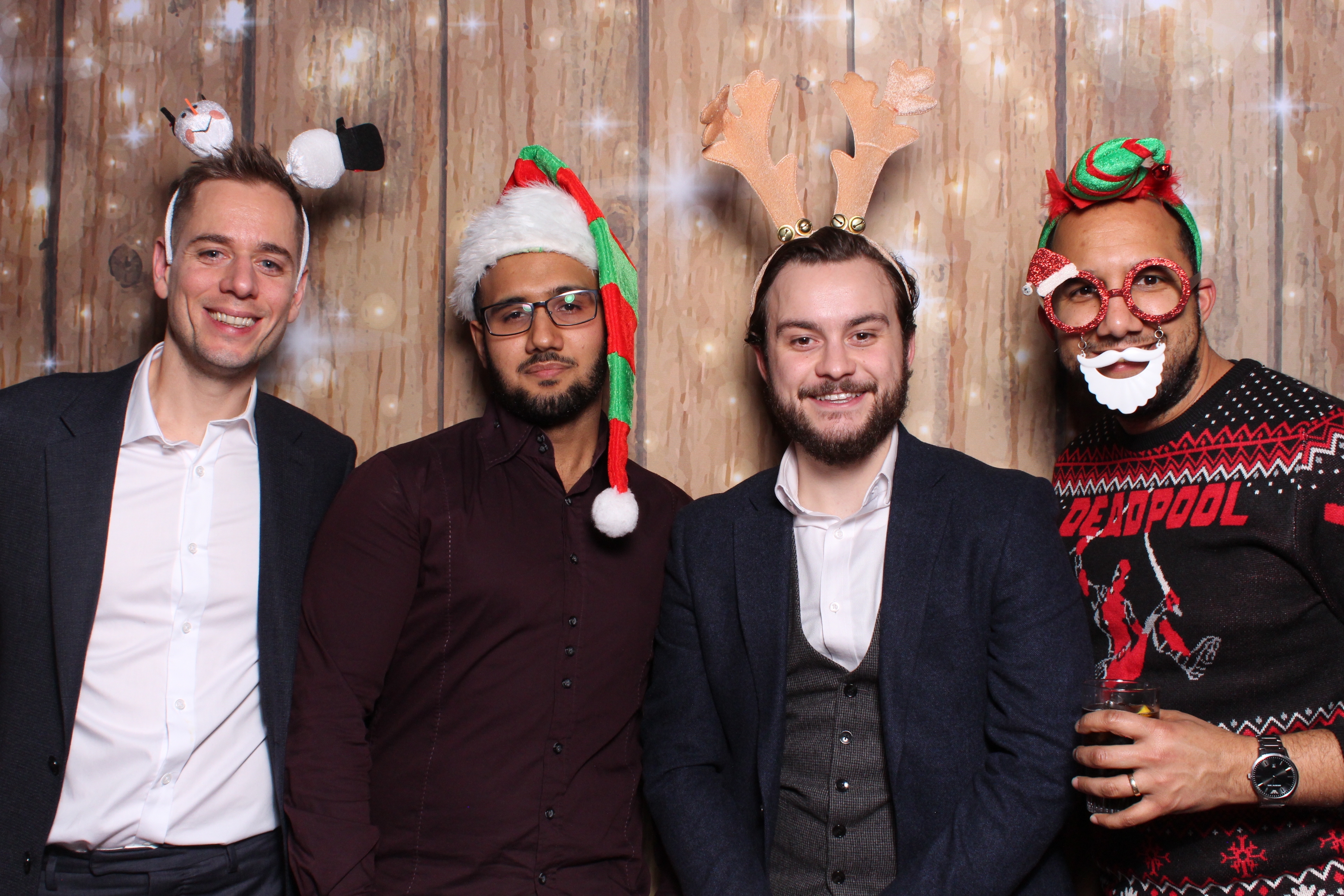 Tes Christmas party  | View more photos from the event at gallery.magicimages.uk/u/MagicImages/Tes-Christmas-party